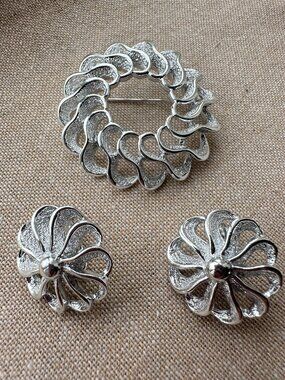 Sarah Coventry Silver Tone Brooch & Clip-On Earrings Set Signed